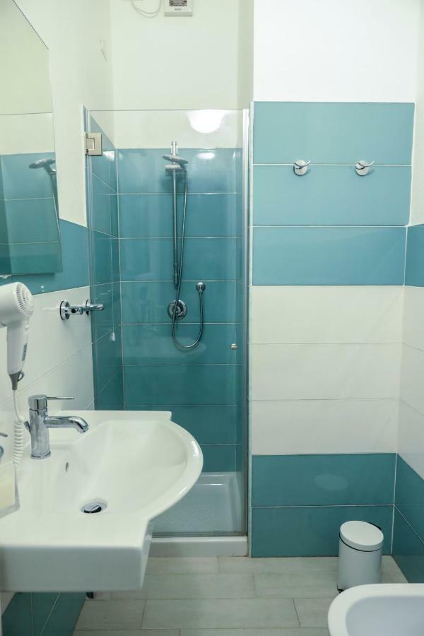 R & D Hotel Алгеро Екстериор снимка
